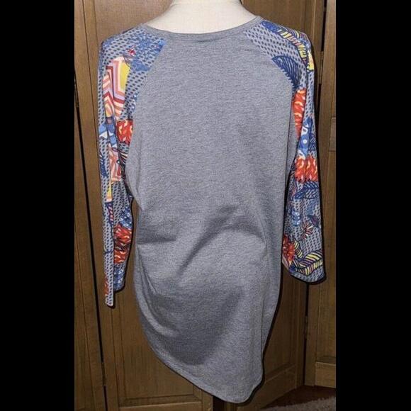 Lularoe Sz XL Gray Feather Floral Print Tunic T Shirt Randy 3/4 Sleeve EUC - Picture 3 of 4